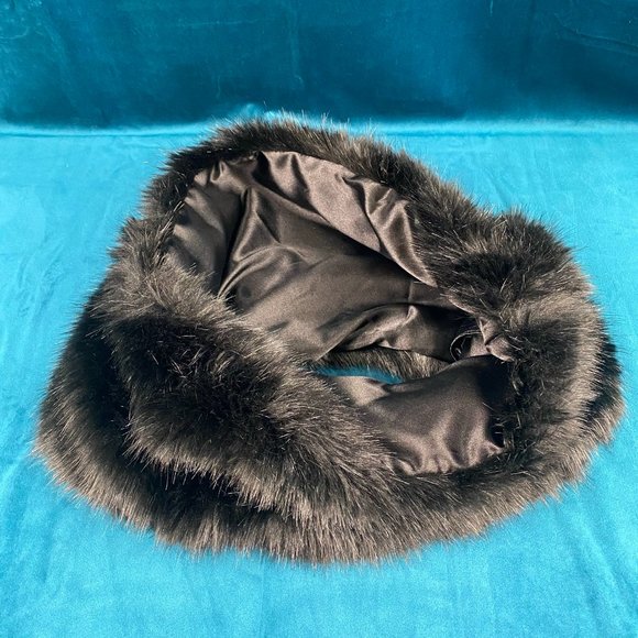Forever 21 Faux Fur Inifinity Scarf Black OS - Picture 5 of 6
